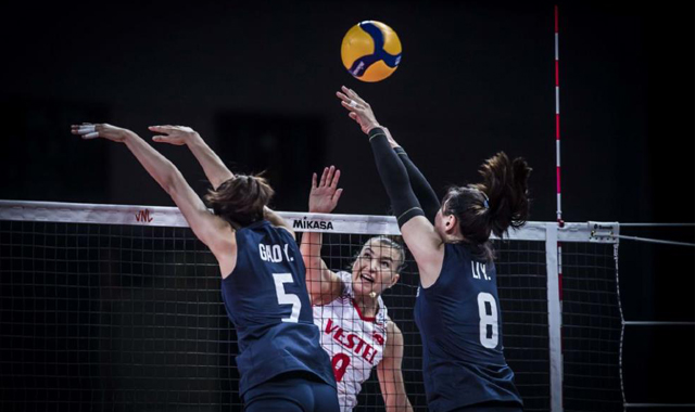 中国女排0-3不敌土耳其：郎平眼睛浮肿 争夺奖牌前景黯淡