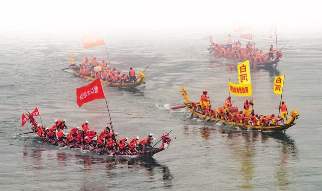 第二十一届中国安康汉江龙舟节启幕