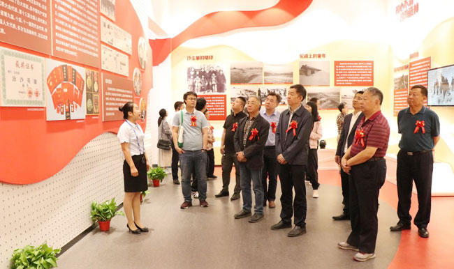 33名林业专家学者齐聚边塞古城研讨定边治沙精神