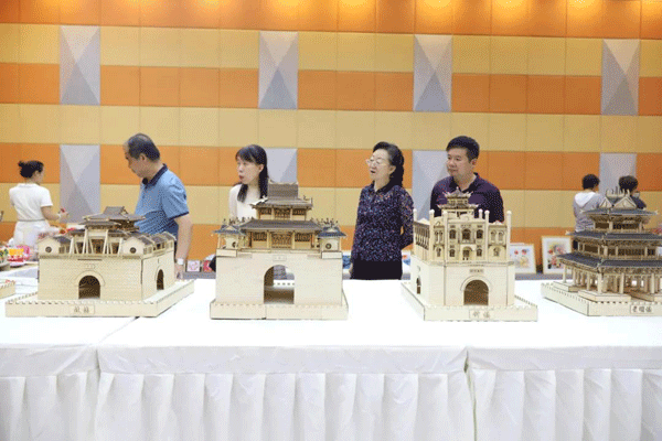 榆林市政协委员文创工作室组织举办《继承发扬雷锋精神 让煤化艺术走向世界》主题讲座