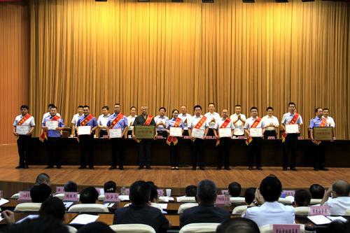 榆林市政法隊伍教育整頓總結表彰大會召開
