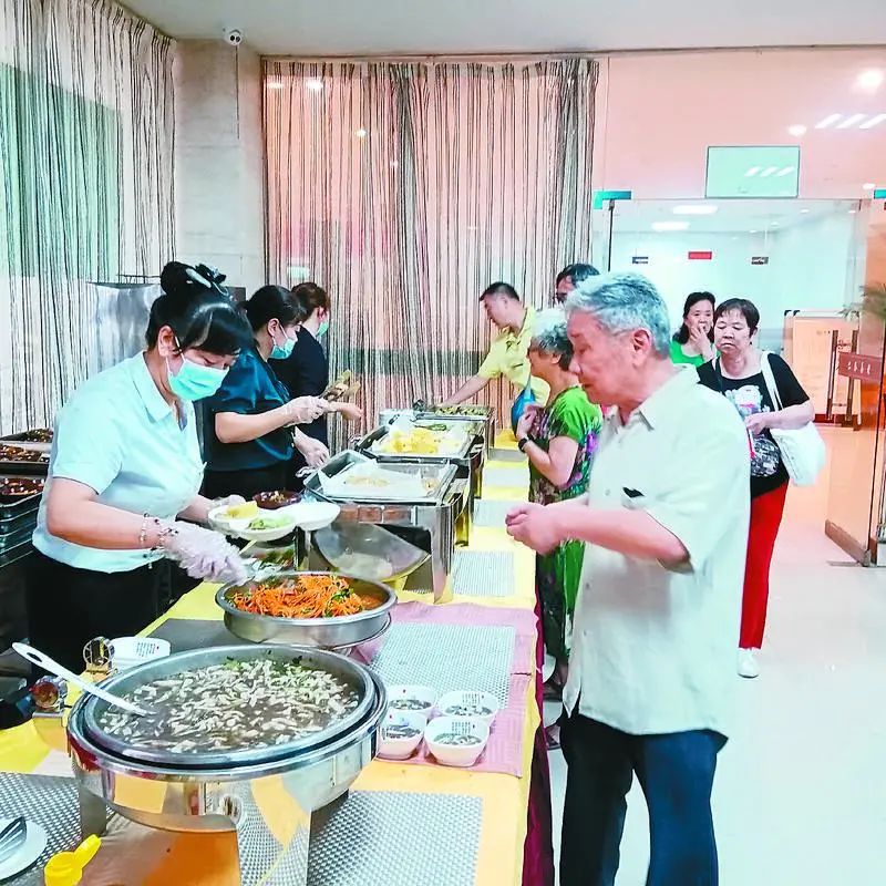 西安首家酒店式老年餐廳開(kāi)業(yè)