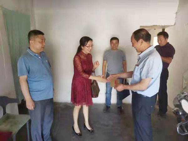 省政協(xié)農(nóng)業(yè)和農(nóng)村委員會辦公室黨支部開展結(jié)對共建和愛心慰問活動