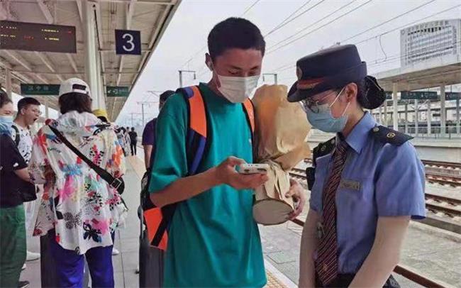 首開去往瀘州方向高鐵！今年暑運(yùn)西安局預(yù)計運(yùn)客2473.9萬人次