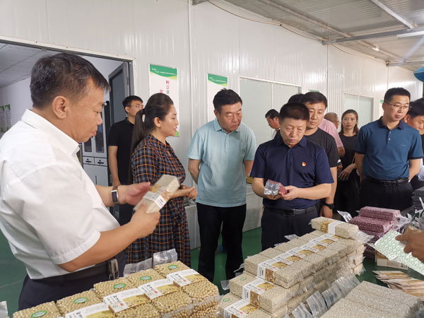 佳縣政協(xié)走訪調(diào)研農(nóng)特產(chǎn)品加工企業(yè)