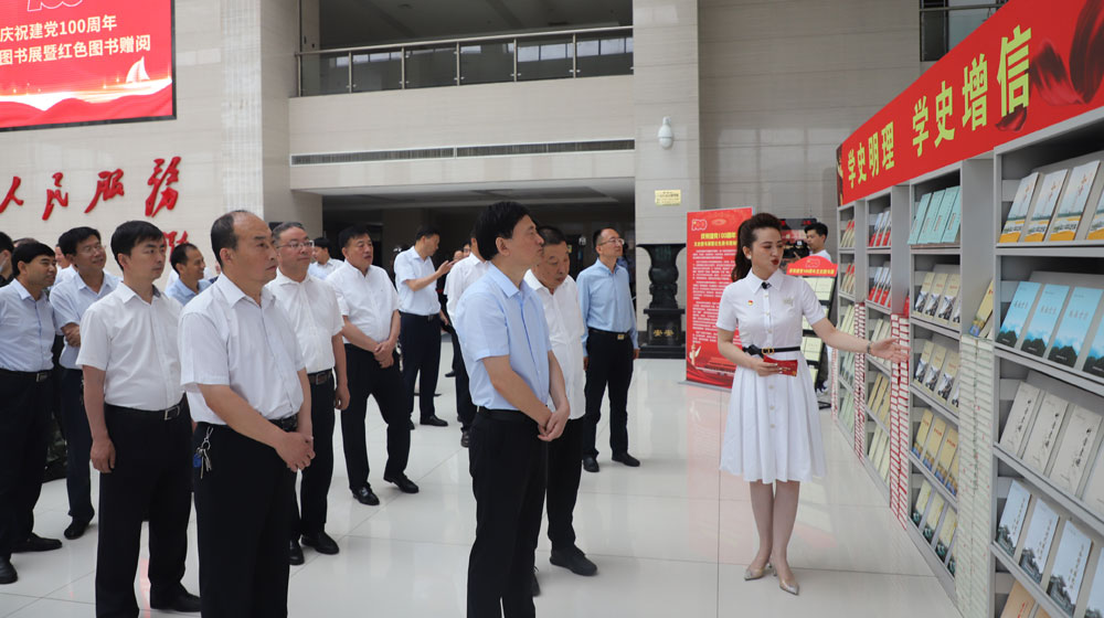 商洛市舉辦慶祝建黨100周年文史圖書展暨紅色圖書贈閱活動