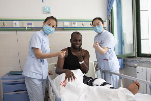 榆林二院成功為來(lái)自塞內(nèi)加爾的留學(xué)生進(jìn)行關(guān)節(jié)鏡手術(shù)