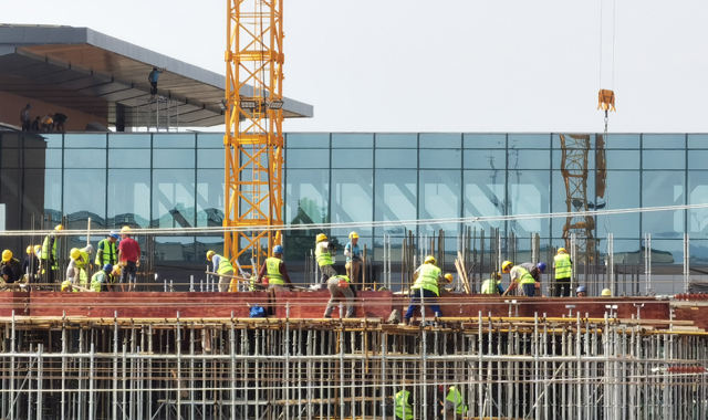 致敬高温下的建设者