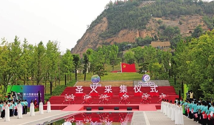 点燃圣火 传递梦想 ——十四运会和残特奥会圣火采集仪式侧记