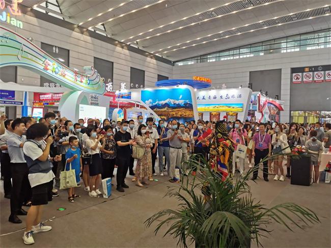 四川文旅組團亮相西安旅博會“送安逸”