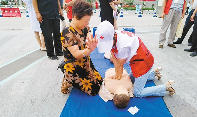 百余名医师义诊 保健科普啥都有