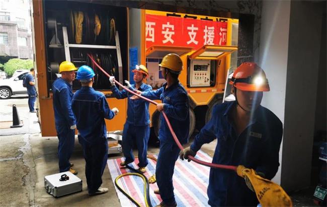 抵达郑州！西安首批电力保障队已开始有序抢险
