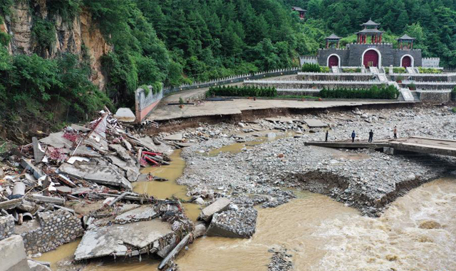 陕西洛南：暴雨致多乡镇道路电力通信中断