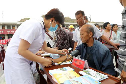 榆林二院開展“我為群眾辦實(shí)事”大型送醫(yī)送藥送健康活動(dòng)