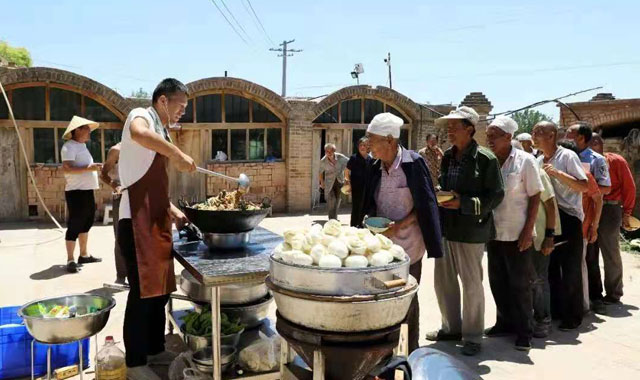 韩士强：用一饭一餐温暖老人心