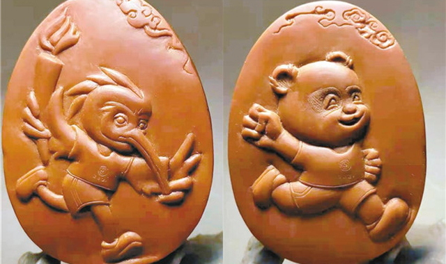 西安“非遗”传承人演绎现实版“核舟记” 核雕“秦岭四宝”祝福十四运