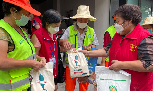 为城市“美容师”送温暖