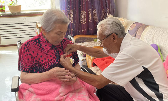 西迁支边人毛裕贵：牵线引电点亮万家灯火