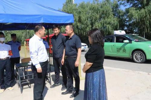 西安市灞橋區(qū)政法委領(lǐng)導檢查西安鐵道技師學院十四運安保維穩(wěn)工作