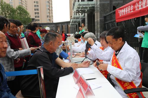 神木市政協(xié)開展“我為群眾辦實事”愛心義診義宣活動