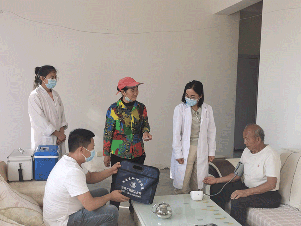 “疫苗多跑路，群眾少跑腿” 佳縣方塌鎮(zhèn)打通疫苗接種 “最后一公里”