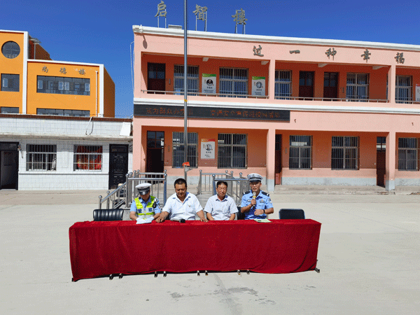 榆林公安交警三大隊走進(jìn)岔河則小學(xué)寓教于樂話安全