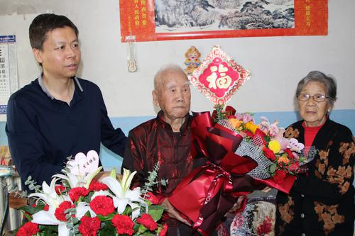 寶雞市政協(xié)走訪慰問離休老干部