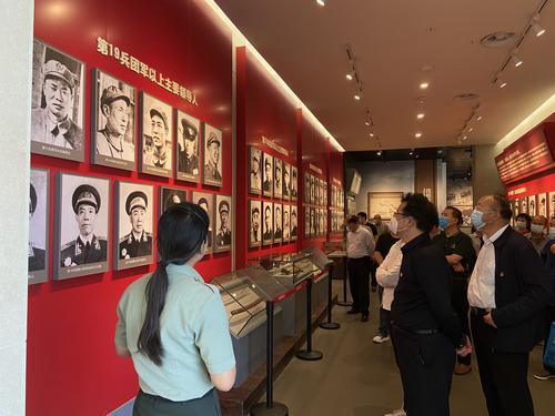陜西老年大學開展“學黨史、憶初心、踐使命、勇?lián)敗敝黝}黨日活動