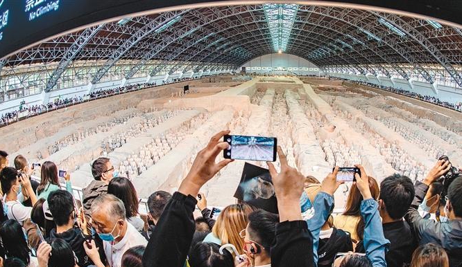 互联网“西安时刻”“吸睛” 兵马俑引发海外网友关注  “老网红”西安热力四射