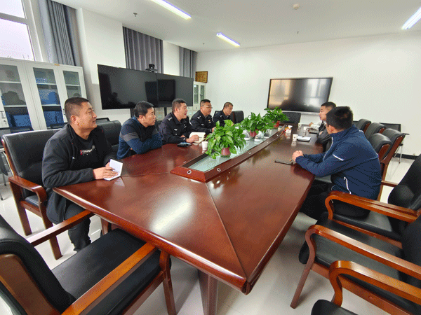 榆林公安交警三大隊組織召開校園周邊道路交通安全座談會