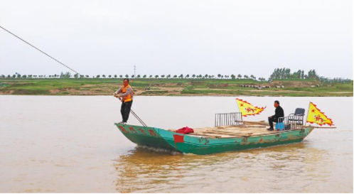 渭河岸边摆渡人 坚守渡口不孤独