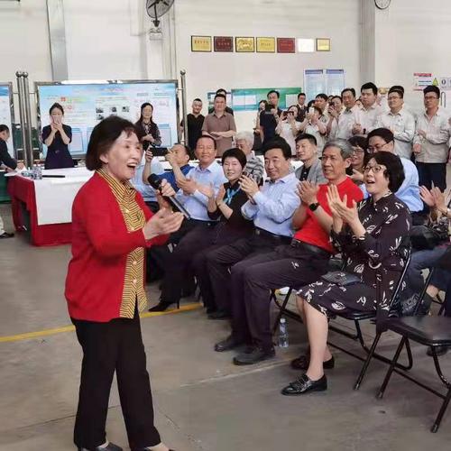 《人民文學(xué)》刊登作家王曉云報告文學(xué)一一獻(xiàn)給人民的歌聲 介紹時代楷模、最美奮斗者、全國勞模贠恩鳳