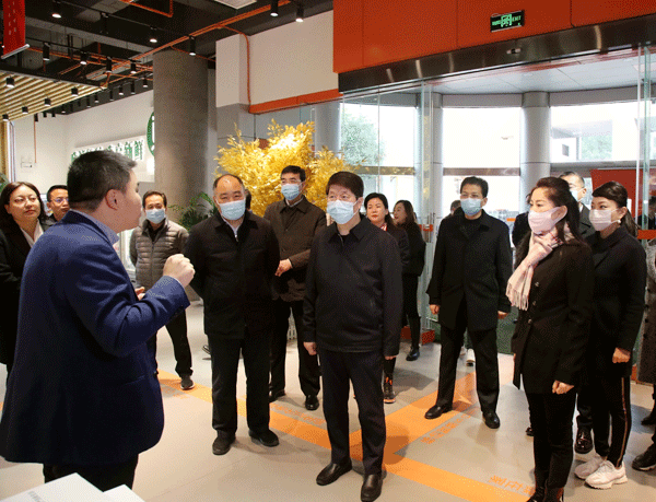西安市政协主席岳华峰调研“提升西安市养老服务质量和水平”工作