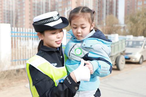 預(yù)熱“122” 榆林交警三大隊走進(jìn)幼兒園開展交通安全知識宣傳