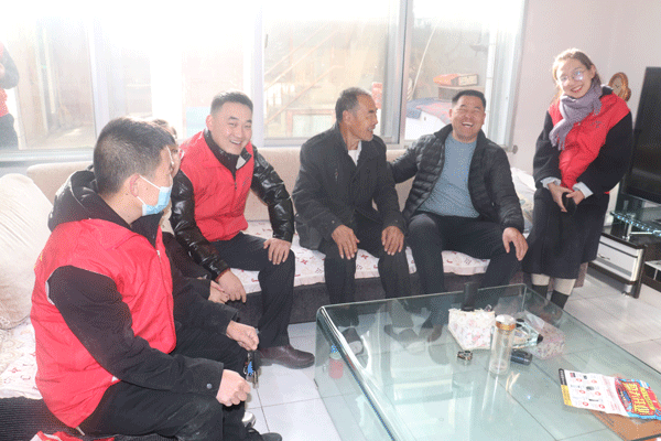 陕建九建集团联合龙洋社区慰问退伍老兵