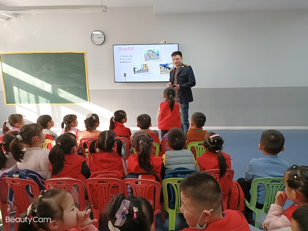 公交八公司走進(jìn)幼兒園開(kāi)展交通安全知識(shí)宣傳活動(dòng)