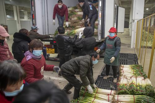 菜来啦！渭南市连夜组织45万箱蔬菜陆续送往西安
