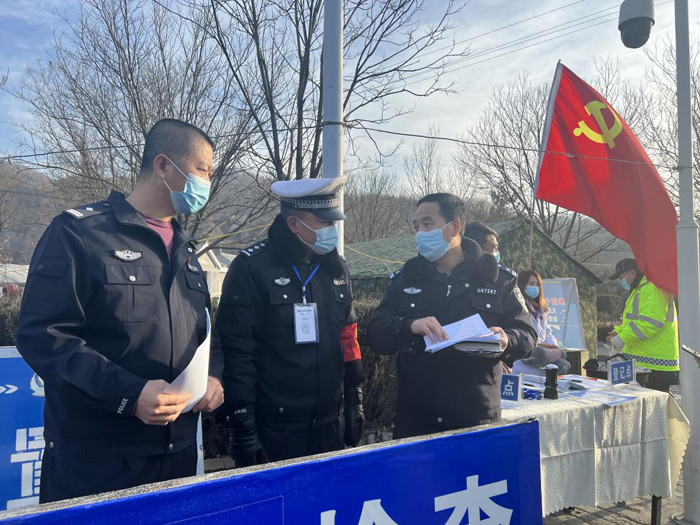 子长市公安局深入防疫前沿指导涉疫案件办理