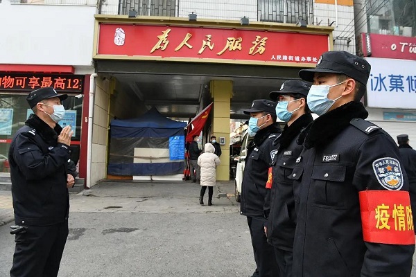 咸陽市中院：徒步十公里 也要趕上明早防疫