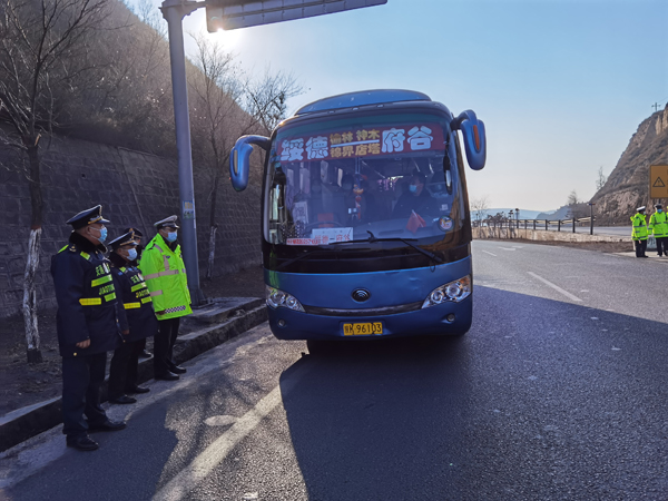府谷縣新民交警：聯(lián)勤聯(lián)動助力春運 集中整治守護平安