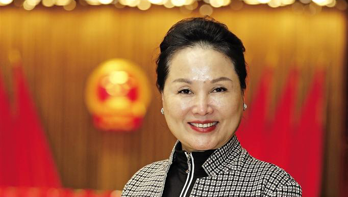 崔荣华代表：解决老旧小区电动自行车安全停放问题