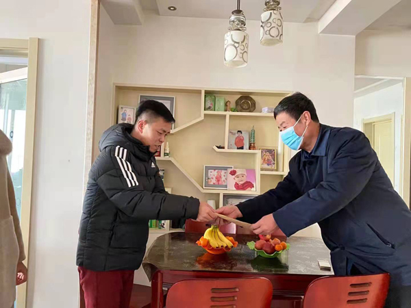 走访慰问困难职工 真情关怀温暖人心