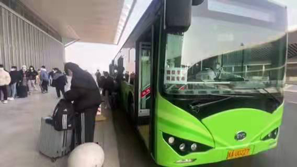 三条学生转运专线送学生回家