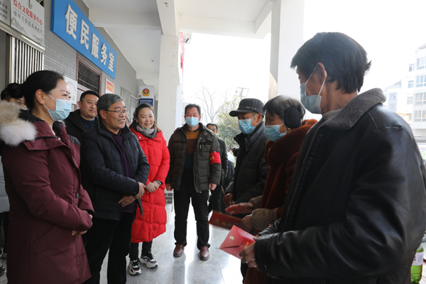 夏启宗深入山阳县走访慰问老党员和困难群众