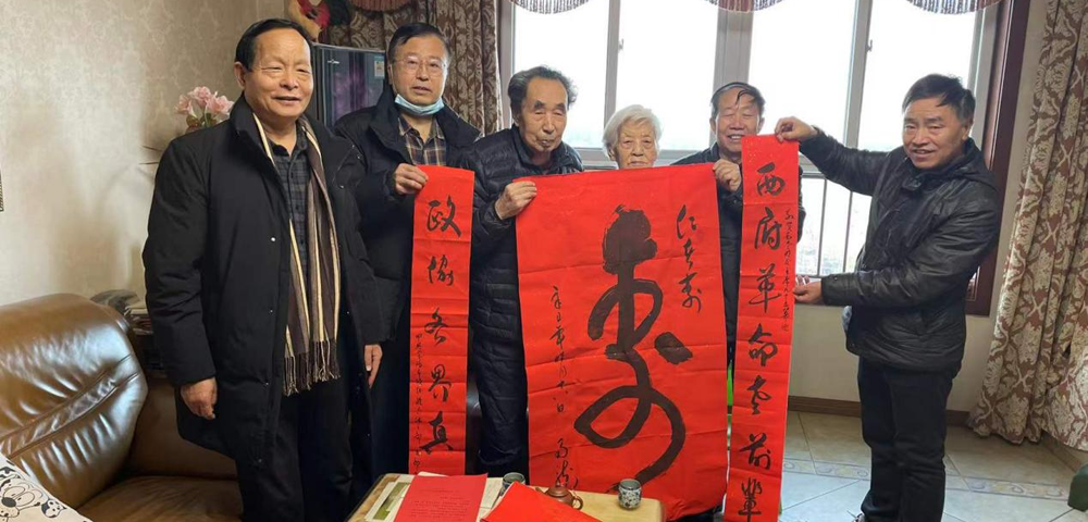 宝鸡市政协离退休干部党支部为离休党员过政治生日