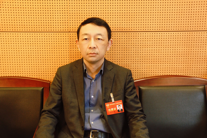 高鸿鹏委员： 加强公共场所AED配置 提升城市应急能力水平