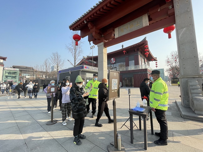 疫情防控常态化 过年逛街游园需注意