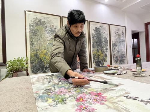 晚秋之时依绽放