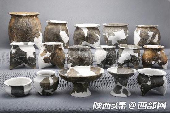 遗址出土的陶器。（陕西省考古研究院周原考古队图）
