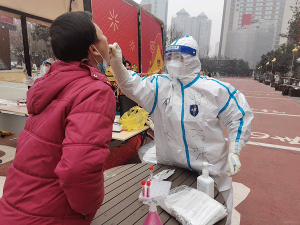 定邊縣醫(yī)院曹巧榮：戰(zhàn)“疫”中的“半邊天”力量